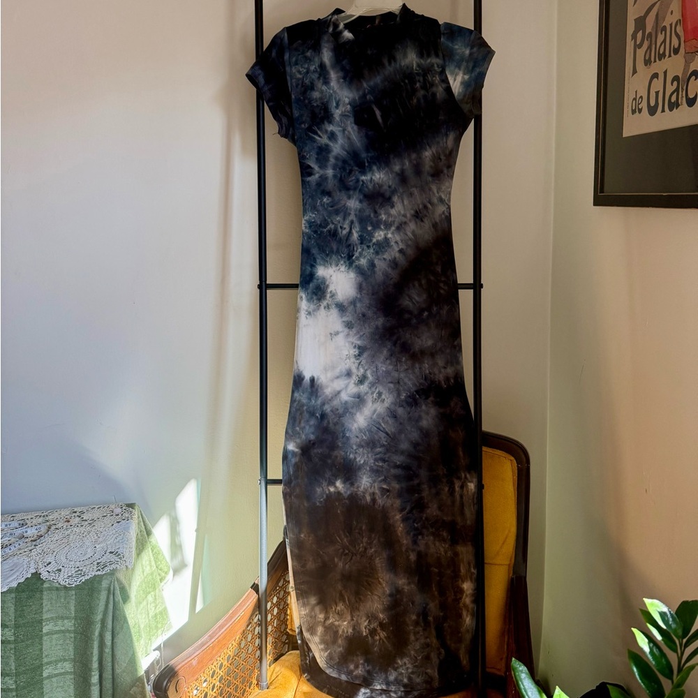 Discreet Tie-Dye Mock Neck Maxi Dress w/ Back
Cut Out